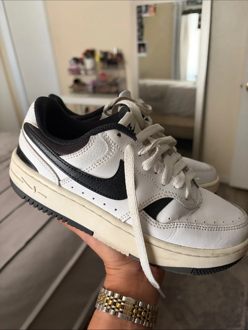 Nike White and Black Women's Low-Top Sneakers